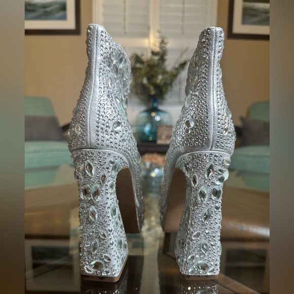 New Jessica Simpson Womens Sz6/36.5
Dollyi Crystal Embellished Bootie
Silver‎ - Picture 6 of 10